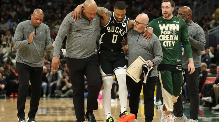 Bucks reveló el parte médico de Damian Lillard 