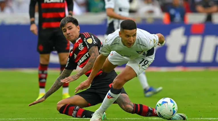 Liga de Quito y Flamengo en duelo por Copa Libertadores 2025
