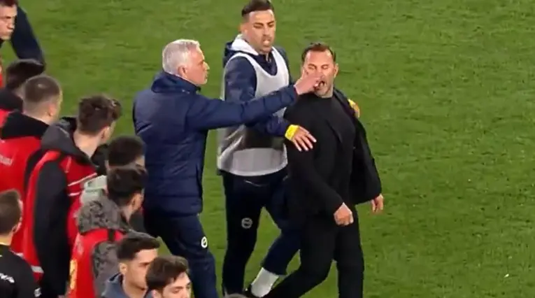La pelea de Mourinho en Fenerbahce vs Galatasaray