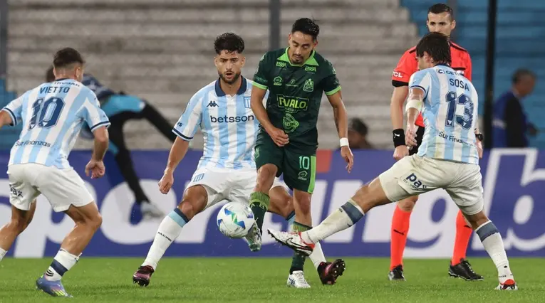 Racing y Bucaramanga en duelo por Copa Libertadores 2025