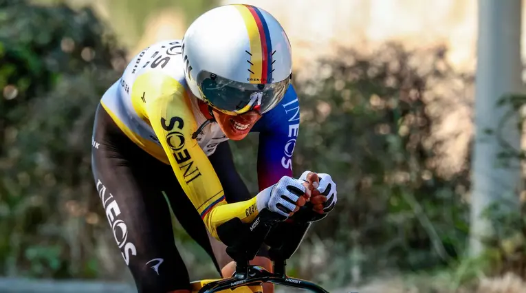 Egan Bernal en una contrarreloj del Giro de Italia