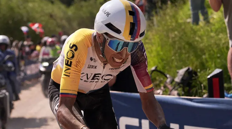 Egan Bernal con Ineos en el Giro de Italia 2025