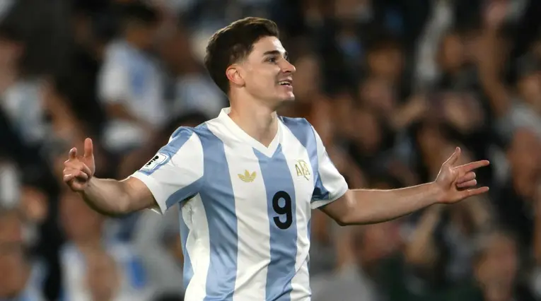 Julián Álvarez con la selección de Argentina