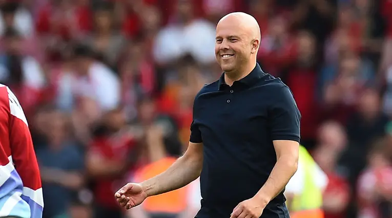 Arne Slot, técnico de Liverpool, habló sobre Arnold
