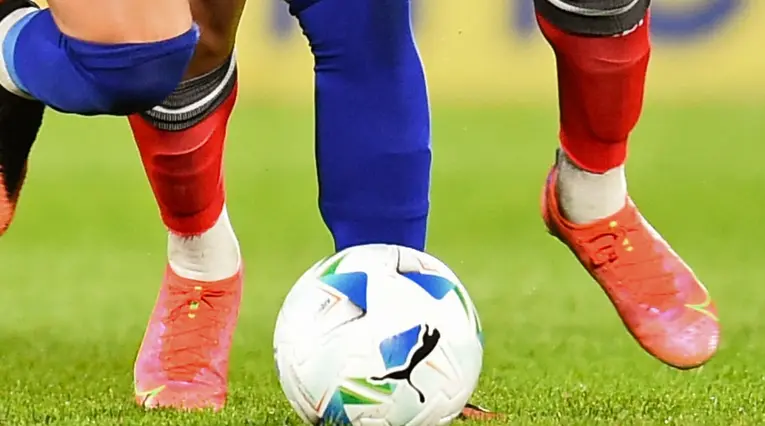Balón de la Copa Sudamericana 2025 durante el partido de Cerro Largo vs Universidad Católica de Ecuador
