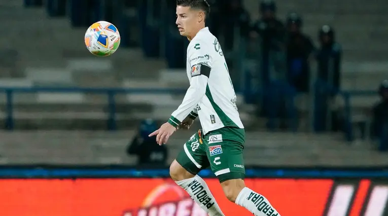 James Rodríguez con el Club León vs Cruz Azul