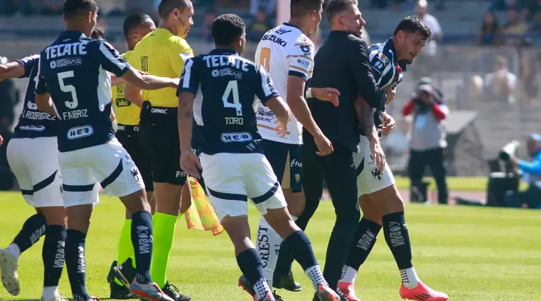 Martín Demichelis, entrenador de Monterrey vs Pumas