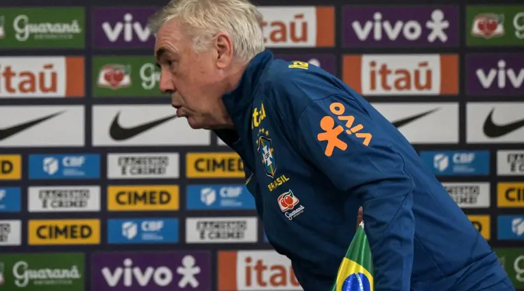 Carlo Ancelotti en rueda de prensa con selección de Brasil