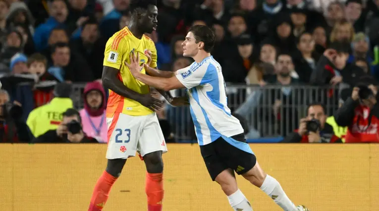Dávinson Sánchez en la Selección Colombia vs Argentina