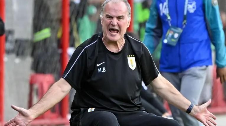 Bielsa tiene las horas contadas en Uruguay: crisis en Eliminatorias