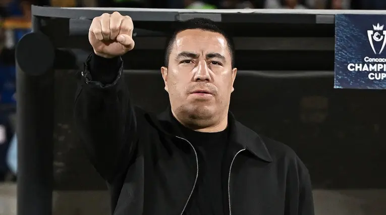 Efraín Juárez, entrenador mexicano