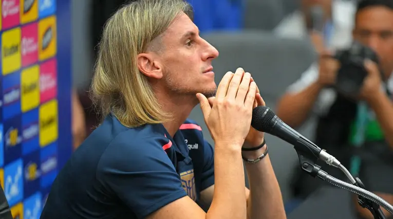 Sebastián Beccacece en la rueda de prensa antes de enfrentar a Brasil