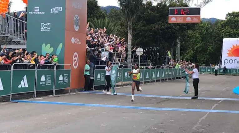 Aynalem Desta, campeona Media Maratón de Bogotá