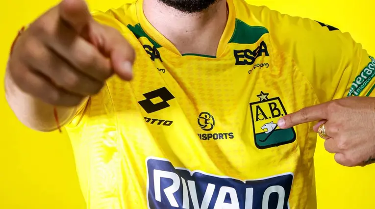 Leonel Álvarez pidió la compra de dos jugadores para Bucaramanga