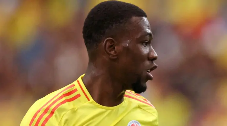 Carlos Cuesta, defensa colombiano