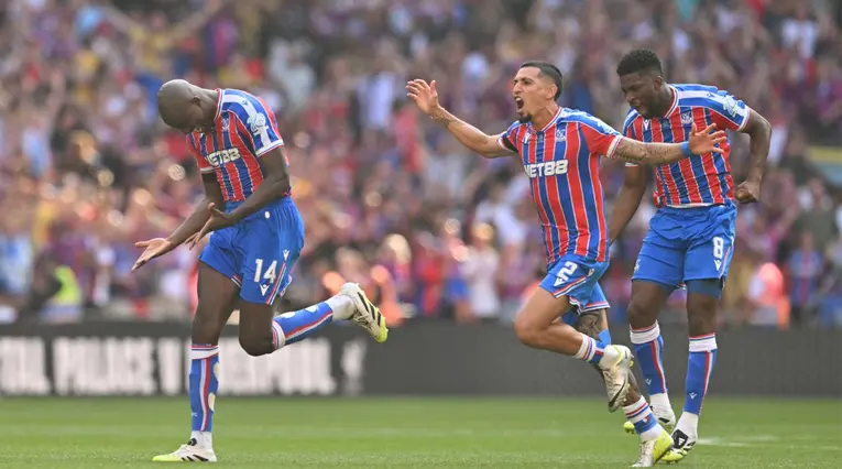 Daniel Muñoz y Jefferson Lerma, campeones de la Community Shield