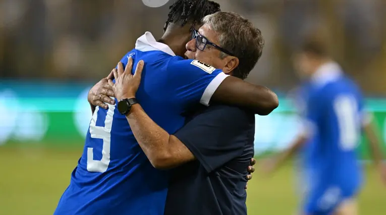 Hernán Darío Gómez con El Salvador