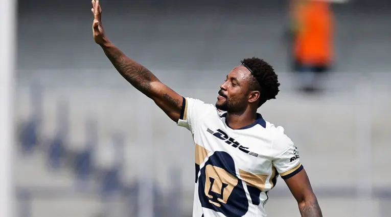 Álvaro Angulo, defensa colombiano