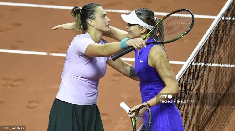 Paula Badosa y Aryna Sabalenka en uno de sus recientes enfrentamientos. 