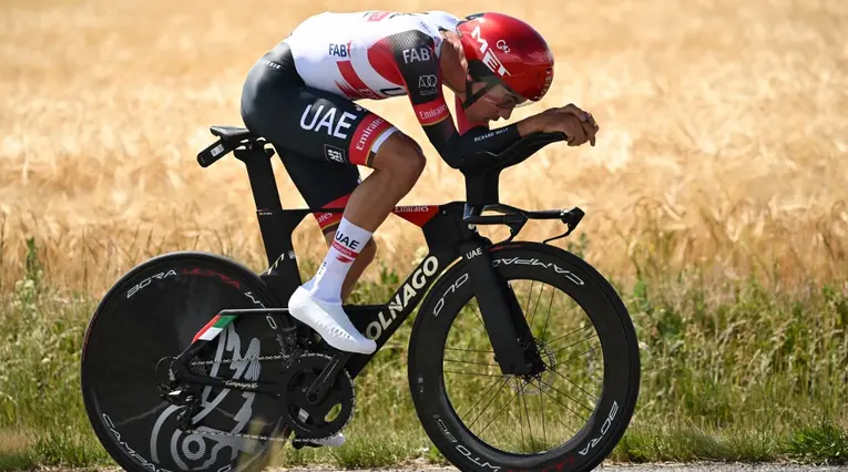 Juan Ayuso, ciclista del UAE hasta 2028