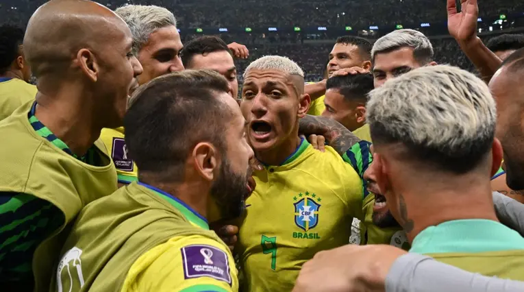 Richarlison celebrando su gol ante Serbia en la primera fecha del Mundial Qatar 2022