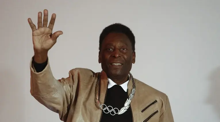 Pelé tiene en vilo al mundo del fútbol