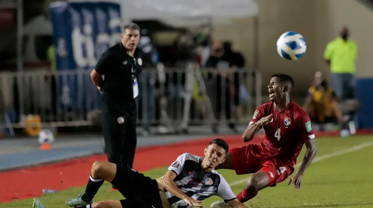 Luis Fernando Suárez, en un partido de las eliminatorias con Costa Rica.