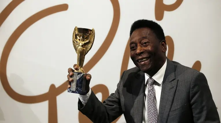 Pele y el trofeo Jules Rimet