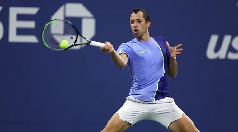 Daniel Galán ante Stefano Tsitsipas en el US Open