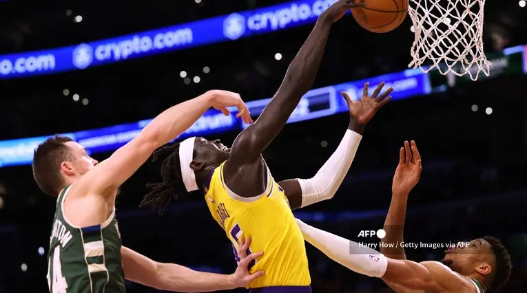 Los Angeles Lakers vs Milwaukee Bucks