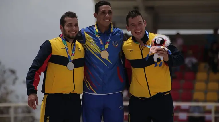Carlos Ramírez, Jefferson Milano y Carlos Mario Oquendo podio masculino BMX