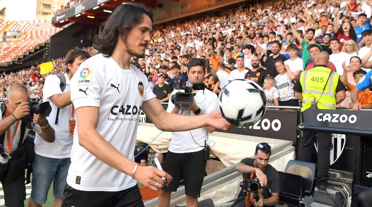 Cavani presentado en Valencia