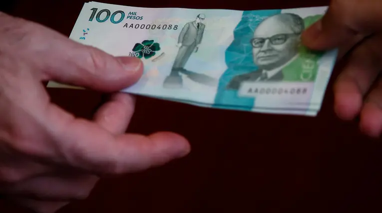 Billetes de 100 mil pesos colombianos