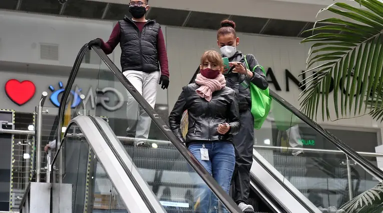 Bogotá, Pico y cédula, Centro comercial