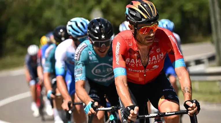 Damiano Caruso junto a Dani Martínez y Egan Bernal en el Giro de Italia