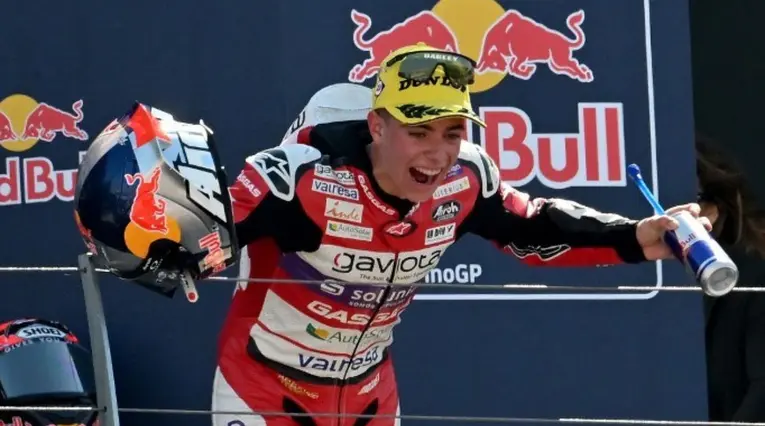David Alonso arrasa en el Moto3: el colombiano se alista para el GP de Tailandia