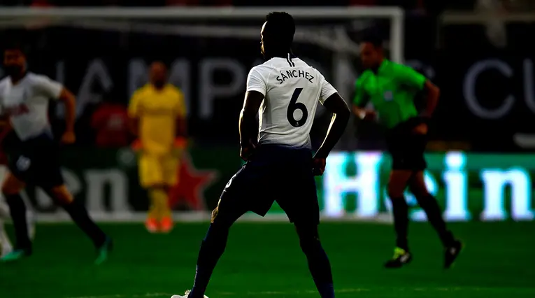 Dávinson Sánchez, defensa colombiano al servicio de Tottenham