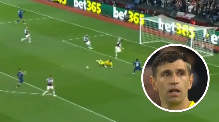 Dibu Martínez regala el primer gol del partido al PSG