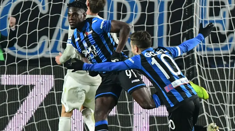 Duván Zapata celebrando el tercer gol ante la Juventus