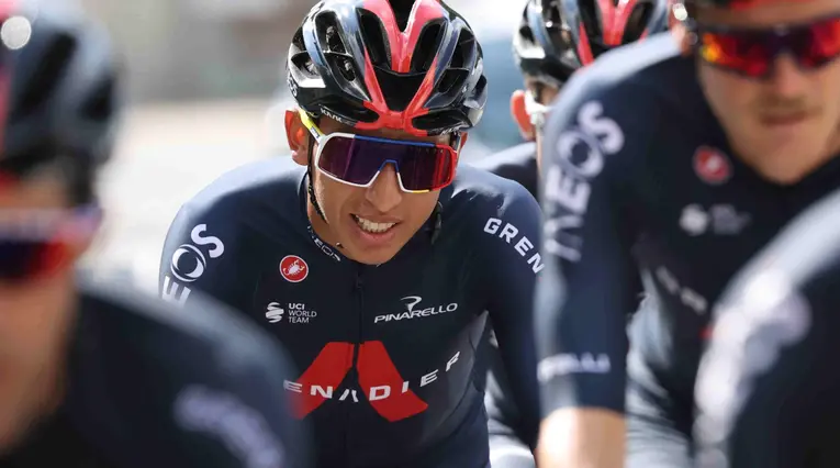 Egan Bernal corriendo el Tour de Francia