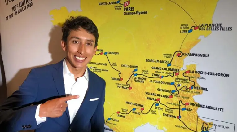 Egan Bernal se gana a fanáticos del Tour de Francia con fino detalle