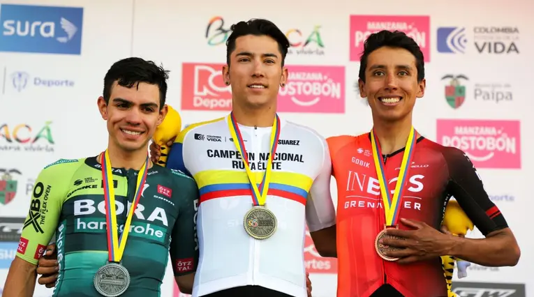 Egan Bernal en el podio de los Nacionales de Ruta 2024