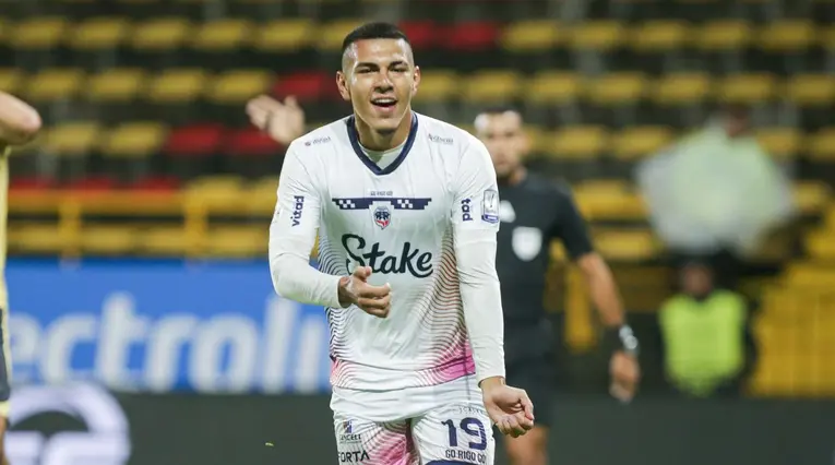 ¿Cuánto es el salario de Emilio, hijo de Víctor Aristizábal?