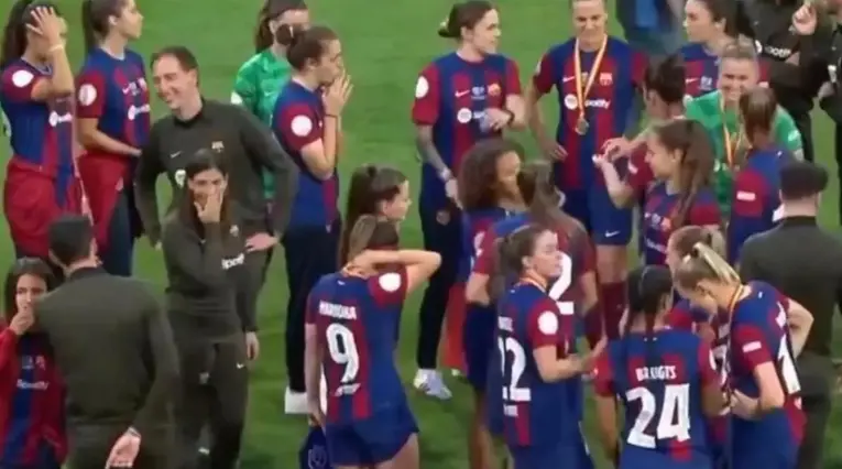 Jugadoras de Barcelona se tuvieron que poner las medallas solas tras ganar Copa de la Reina