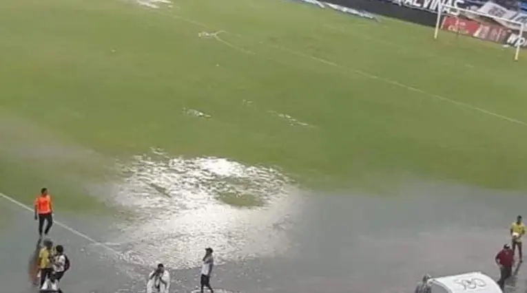 Inundación de la gramilla del escenario