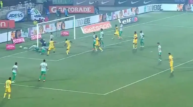 VIDEO: Nacional arrancó enredado: error defensivo y 1-0 de Bucaramanga