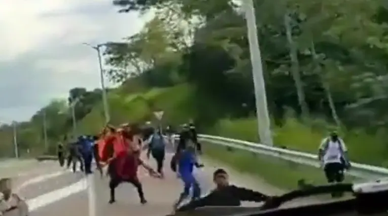 Hinchas en carretera Tolima