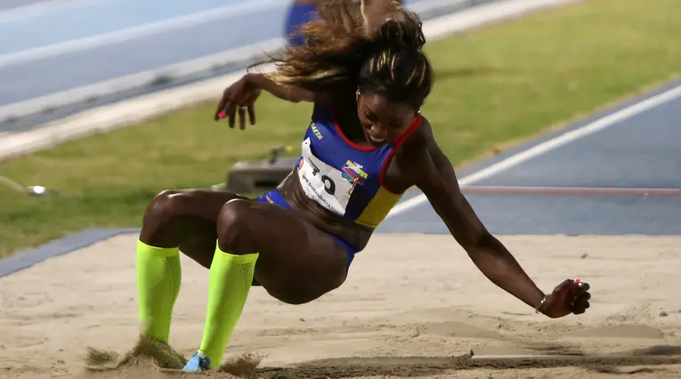 Caterine Ibargüen ganó la presea dorada en el salto largo