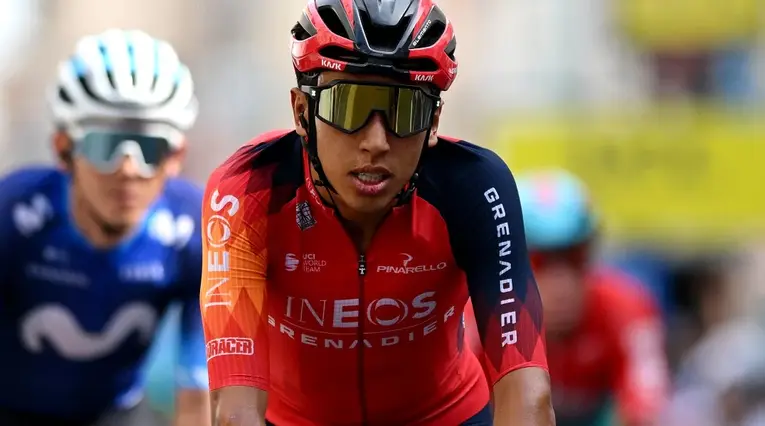 Egan Bernal en una etapa con el Ineos