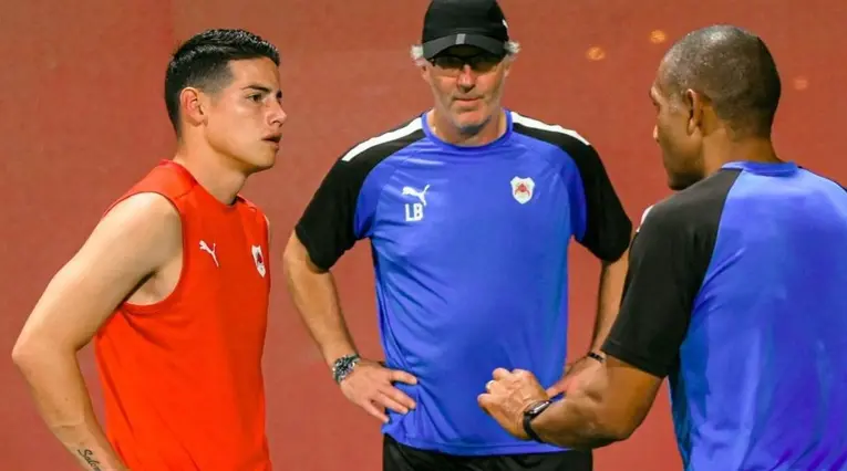 Laurent Blanc, técnico del Al-Rayyan, y James Rodríguez